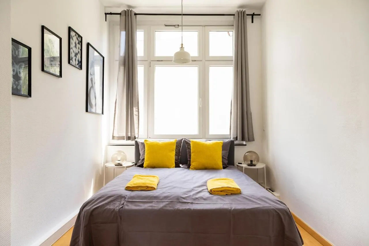 Apartment Central +3Br +Big Living Room Next To U-Station Berlin Deutschland